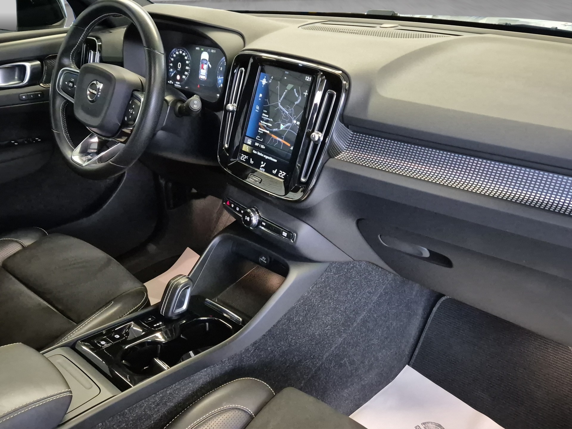 VOLVO XC40 T4 AWD R-Design Geartronic-image-24