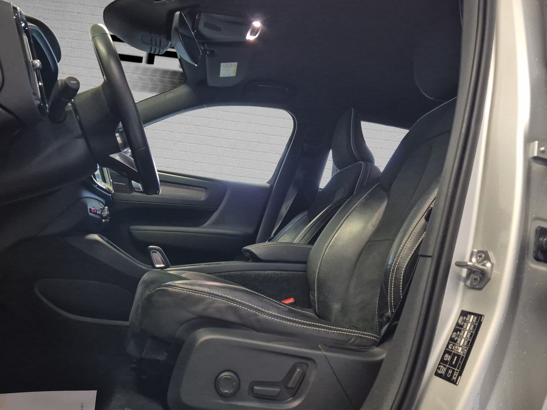 VOLVO XC40 T4 AWD R-Design Geartronic-image-19