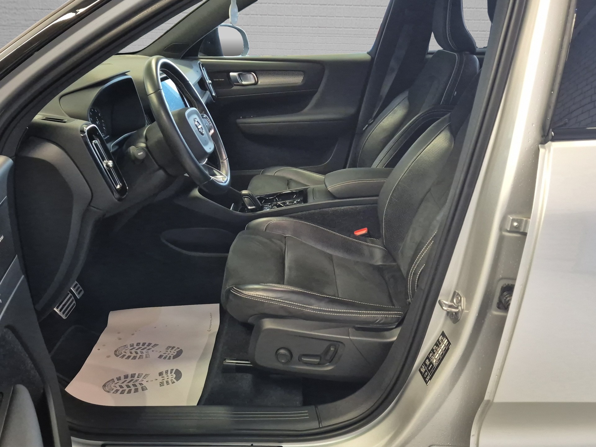 VOLVO XC40 T4 AWD R-Design Geartronic-image-17