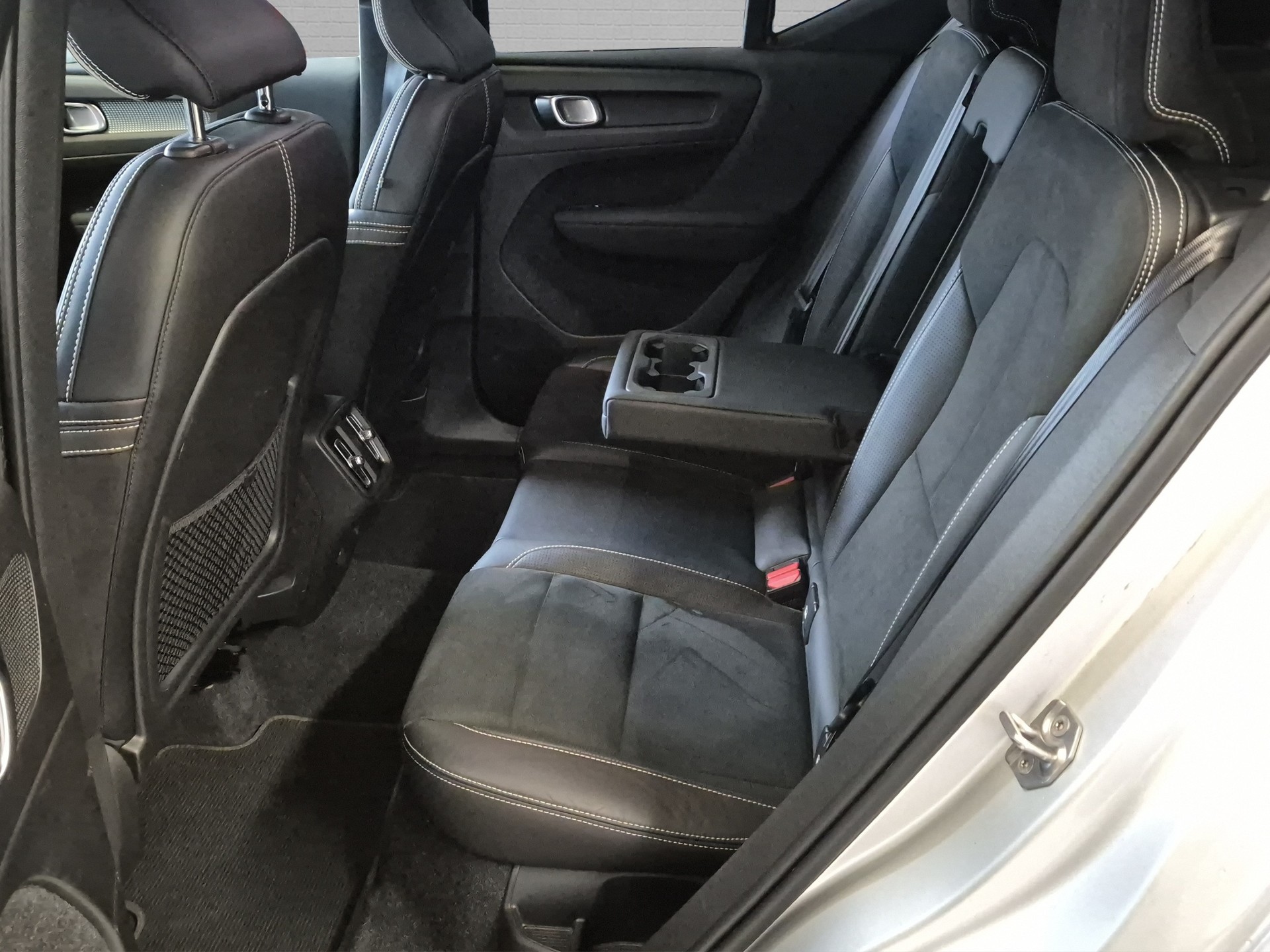 VOLVO XC40 T4 AWD R-Design Geartronic-image-27