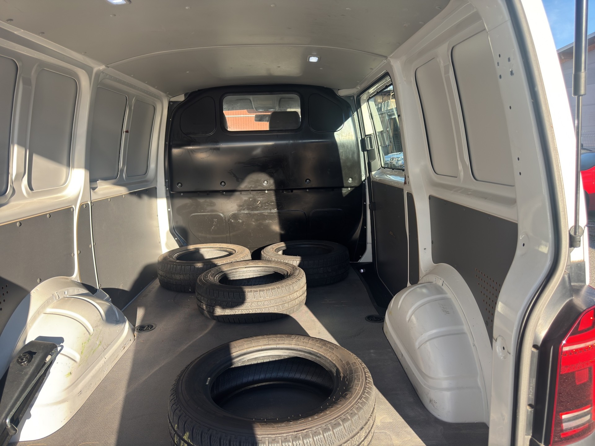 VW T6.1 2.0 TDI DSG-image-6