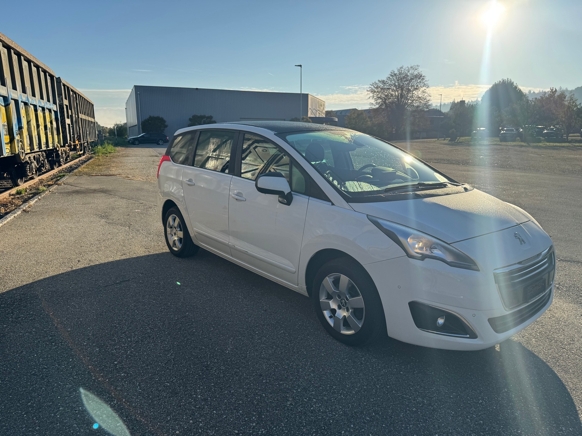 PEUGEOT 5008 1.6 BlueHDi Active Tiptronic-image-6