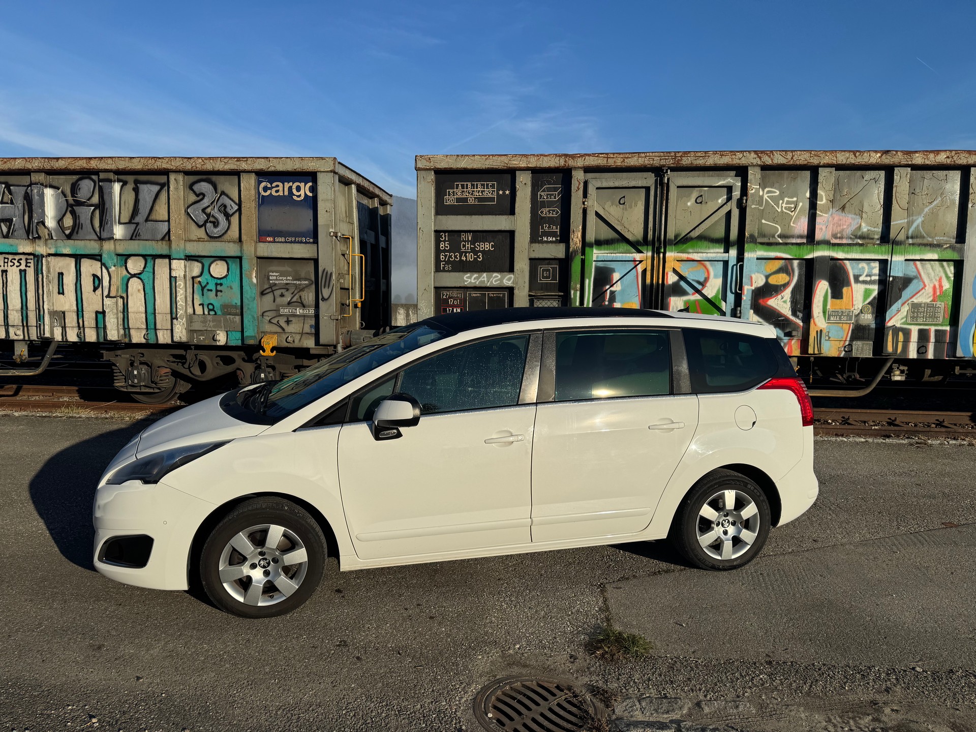 PEUGEOT 5008 1.6 BlueHDi Active Tiptronic-image-2