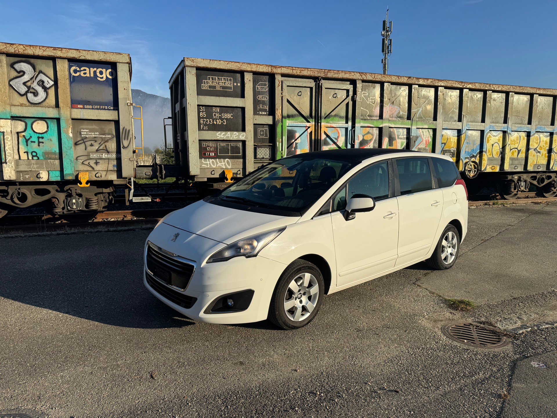 PEUGEOT 5008 1.6 BlueHDi Active Tiptronic-image-0
