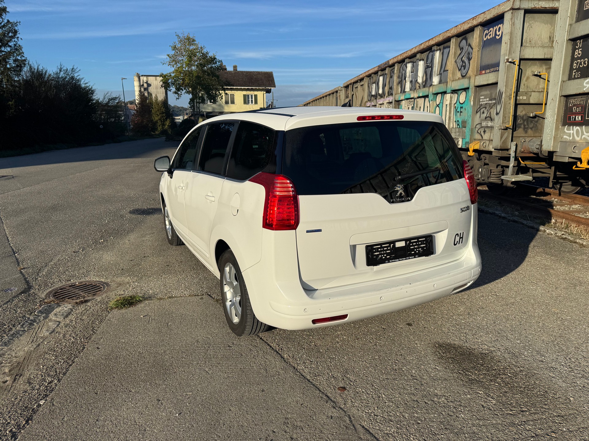 PEUGEOT 5008 1.6 BlueHDi Active Tiptronic-image-3