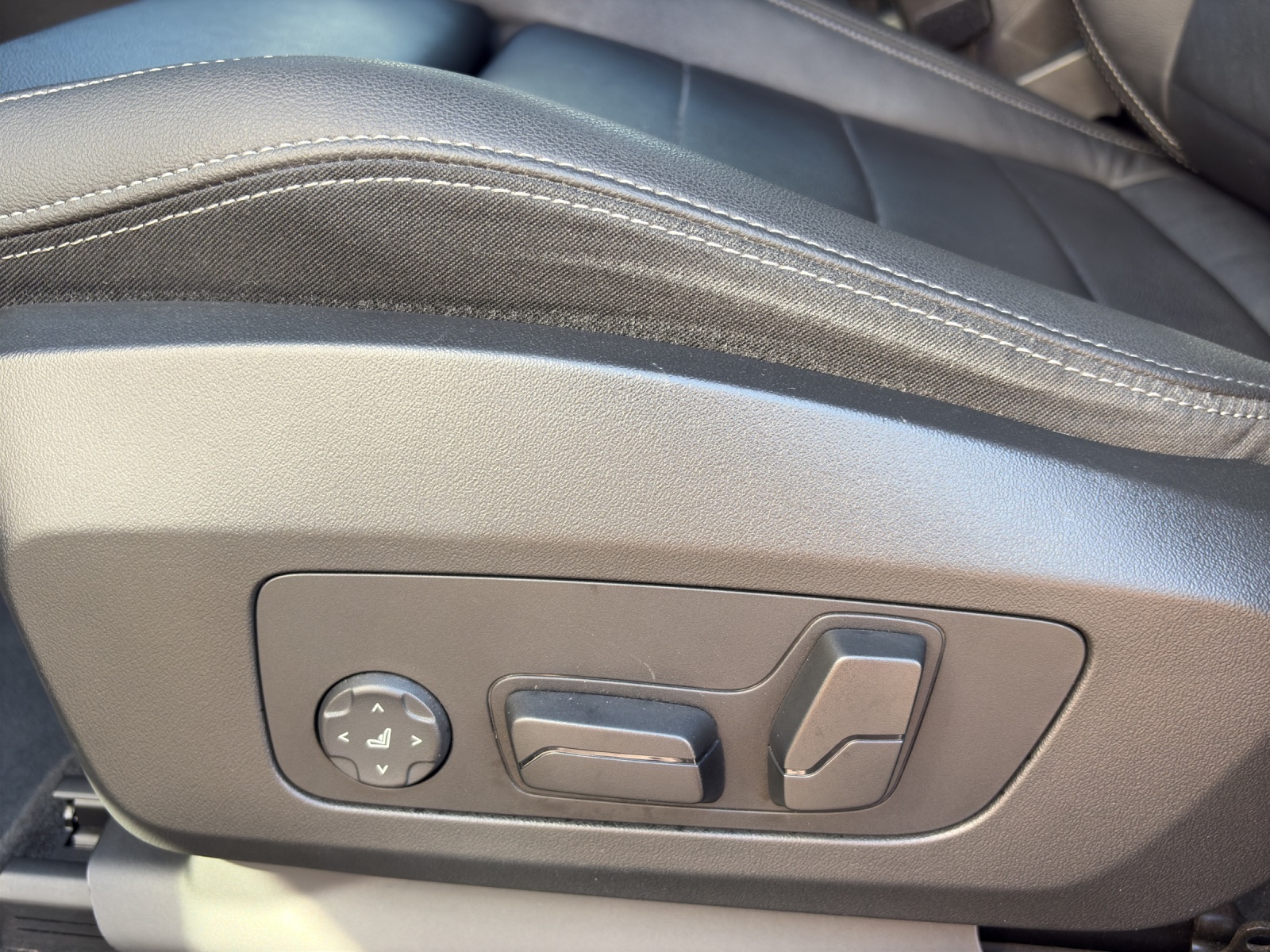 BMW iX1 30 xDrive-image-18