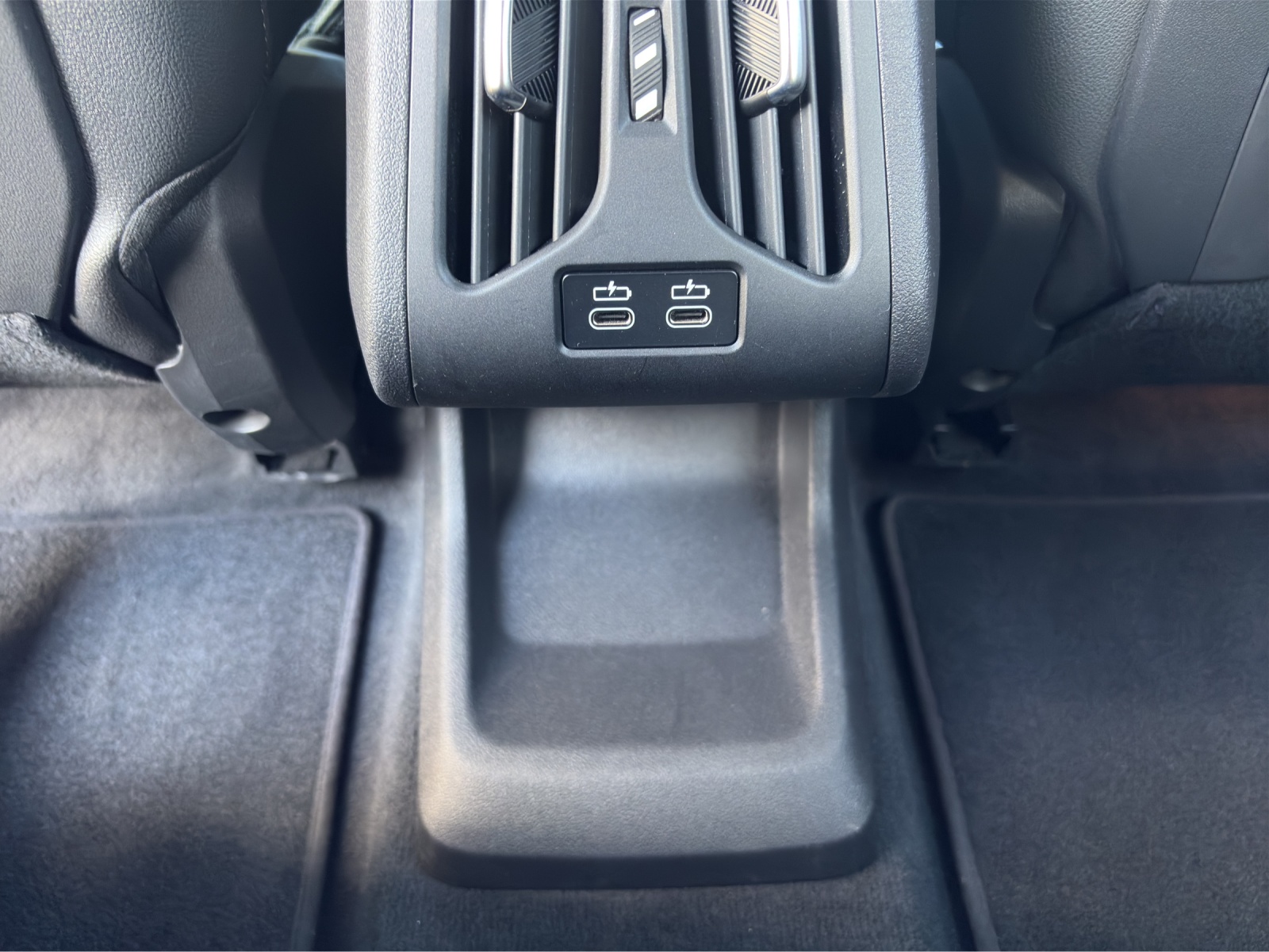 BMW iX1 30 xDrive-image-14
