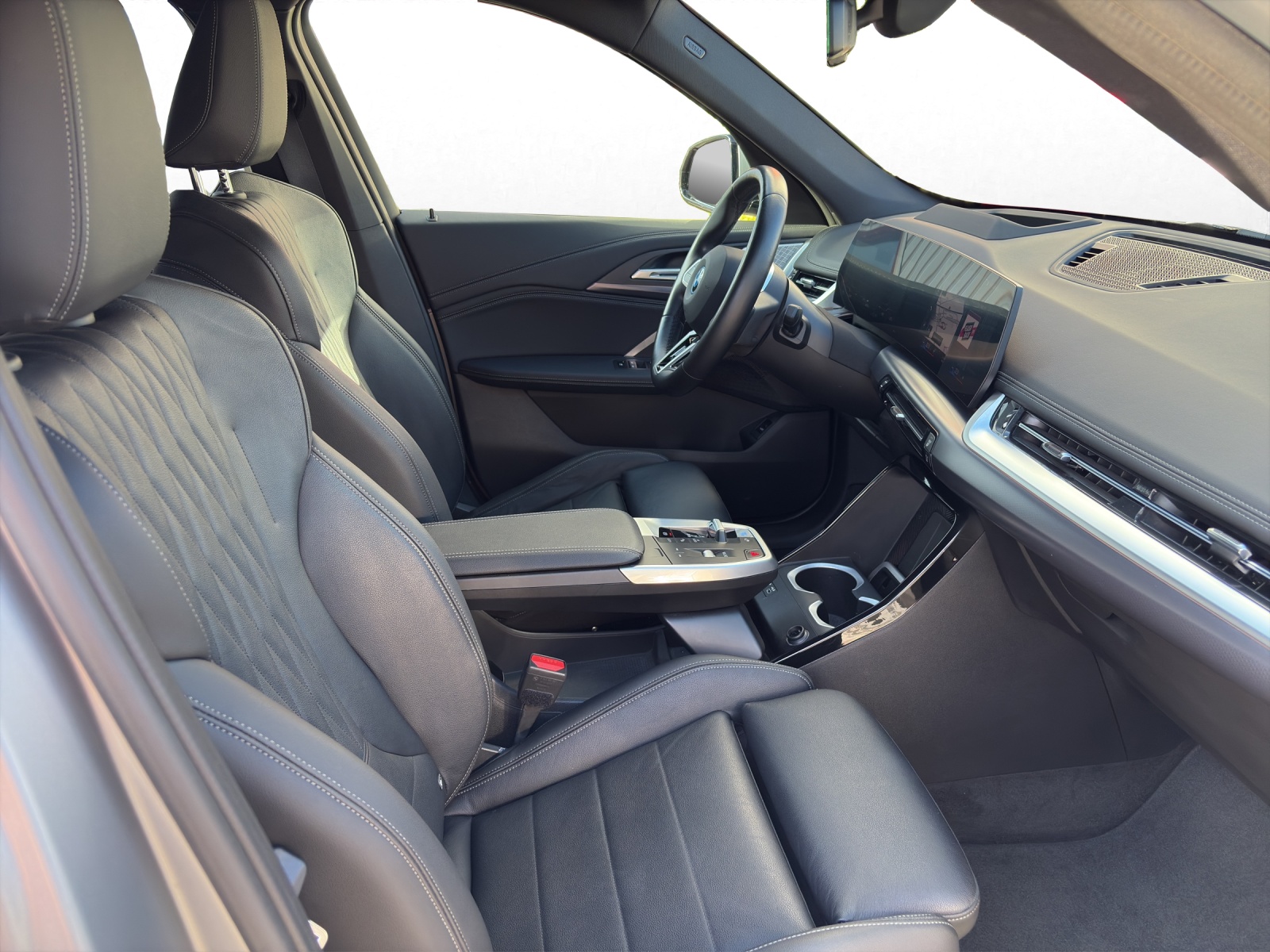 BMW iX1 30 xDrive-image-15