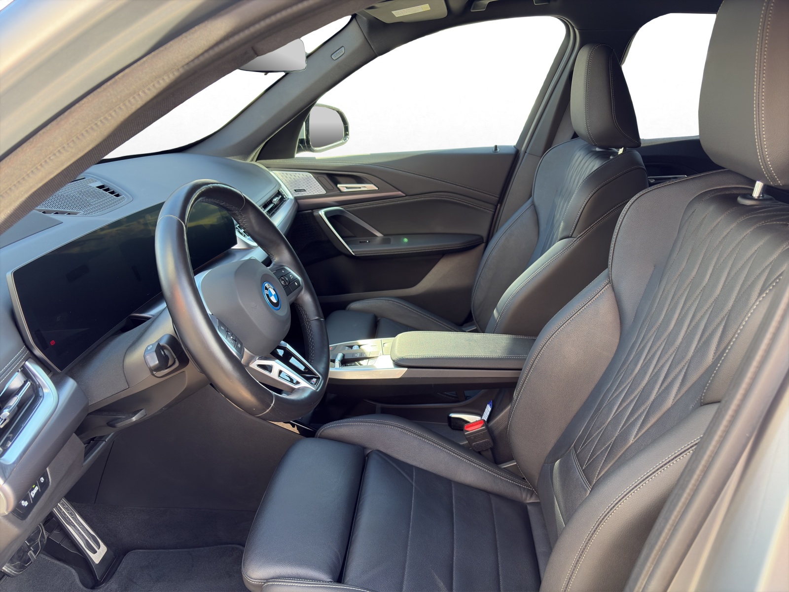 BMW iX1 30 xDrive-image-9