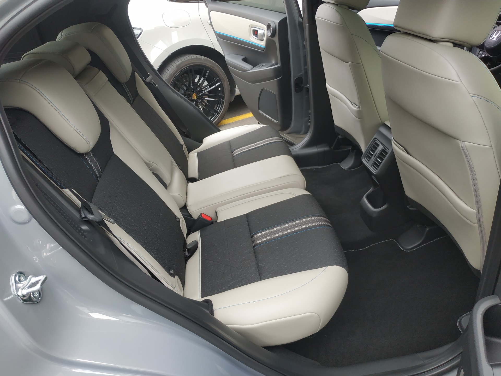 HONDA HR-V 1.5i-MMD Advance Style Plus CVT-image-24