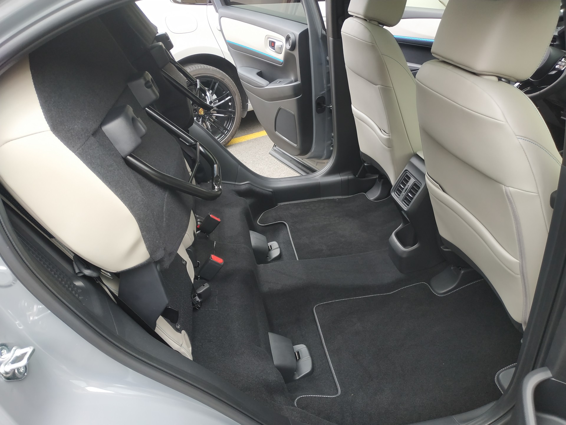 HONDA HR-V 1.5i-MMD Advance Style Plus CVT-image-23
