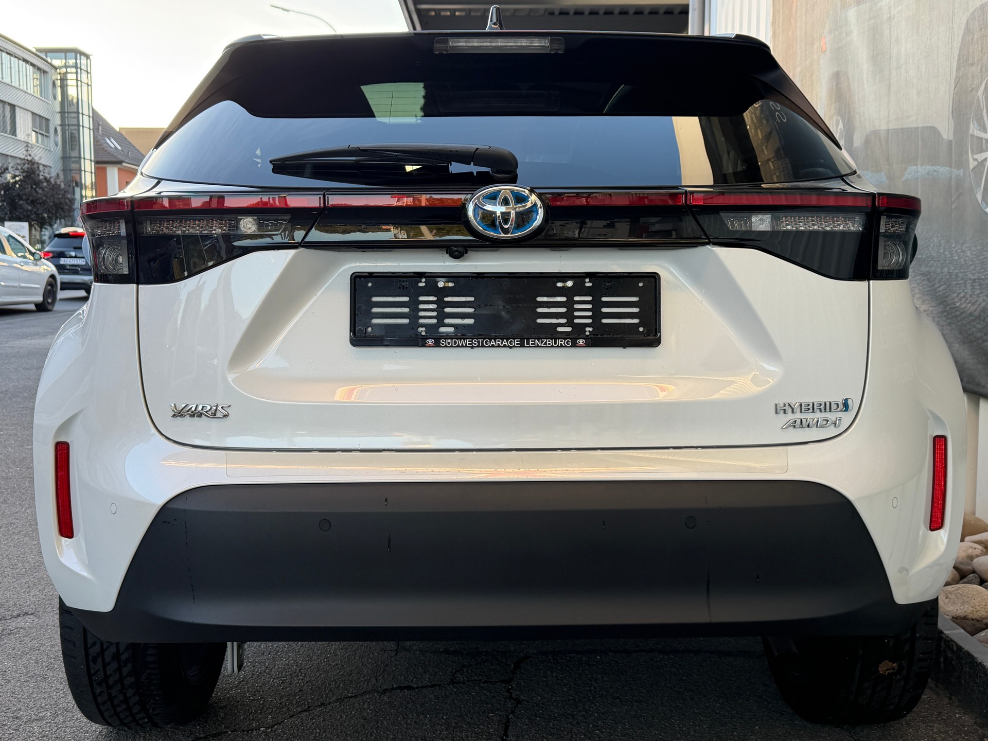 TOYOTA Yaris Cross 1.5 Elegant e-CVT AWDi-image-5