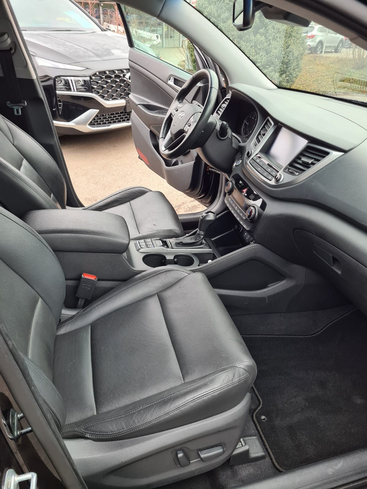 HYUNDAI Tucson 2.0 CRDI Vertex 4WD Automatic-image-6