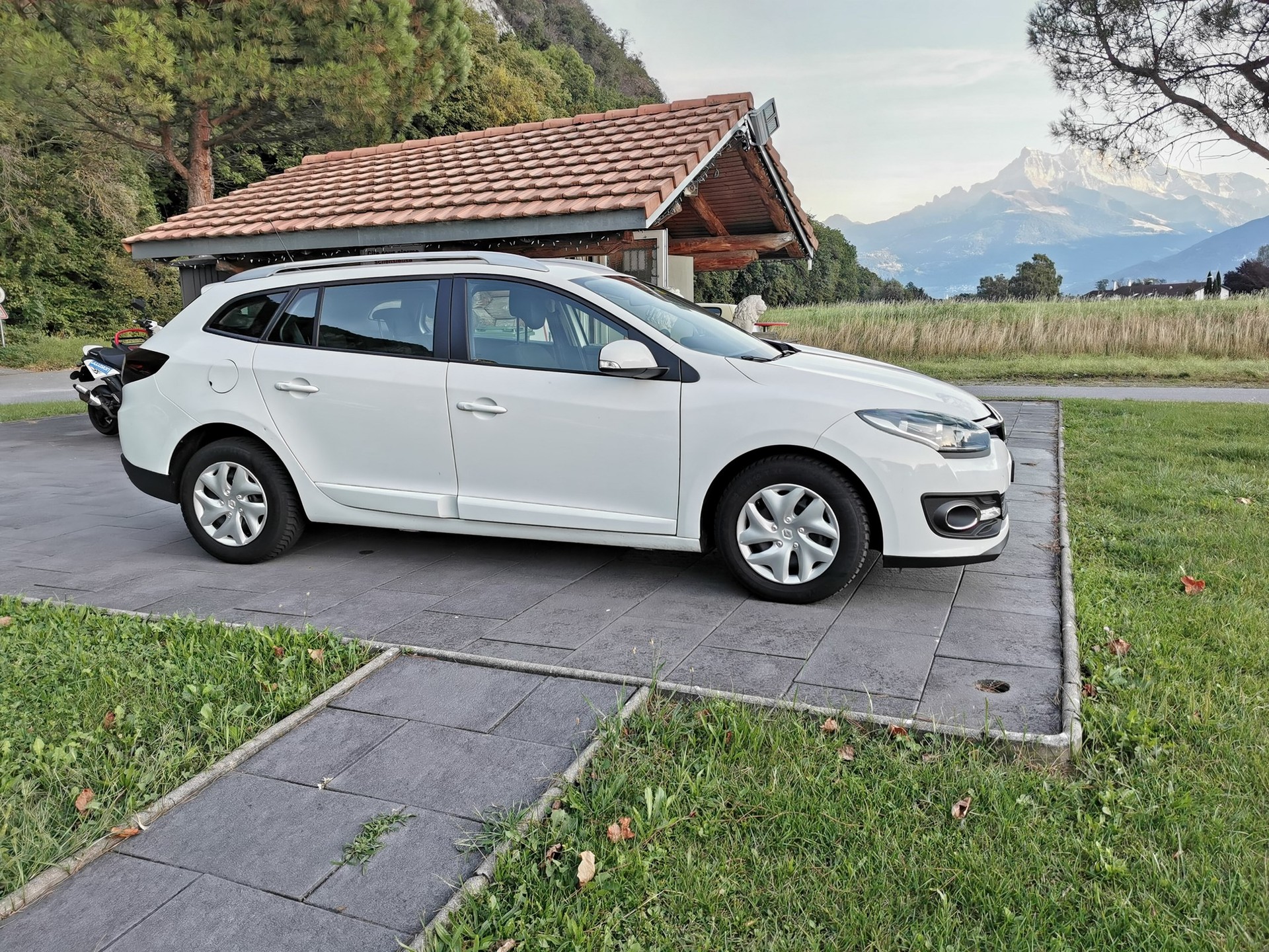 RENAULT Mégane Grandtour 1.5 dCi Expression EDC-image-13