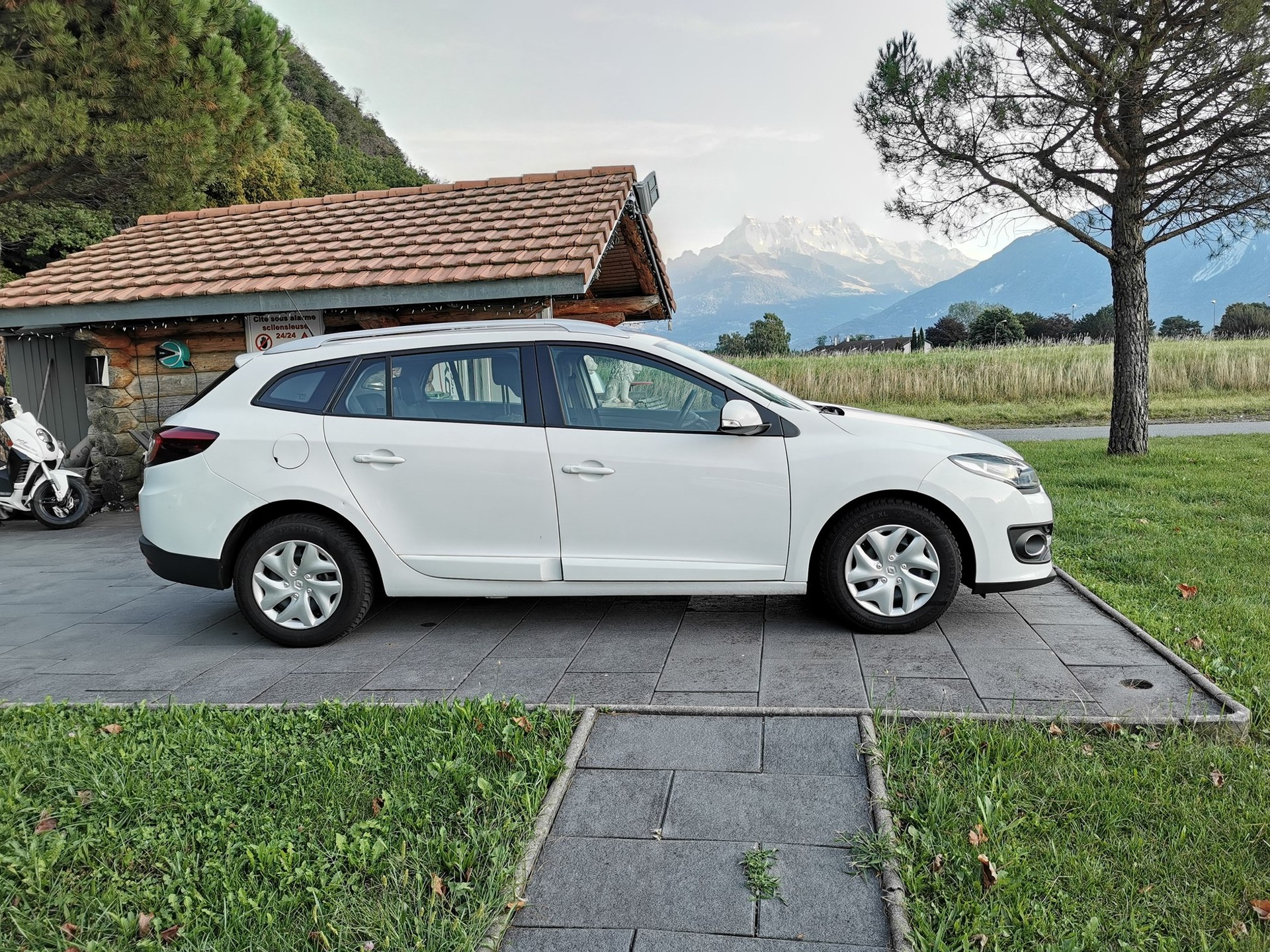 RENAULT Mégane Grandtour 1.5 dCi Expression EDC-image-3