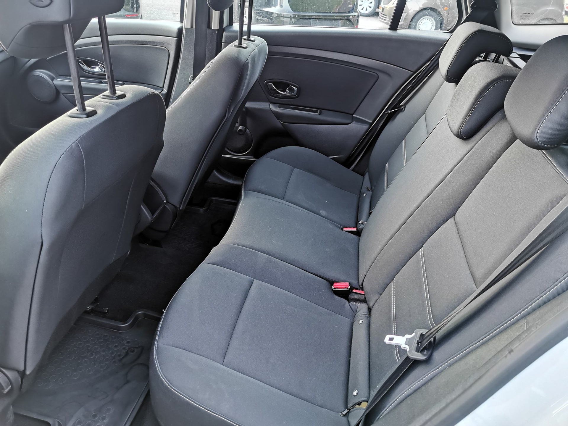 RENAULT Mégane Grandtour 1.5 dCi Expression EDC-image-8