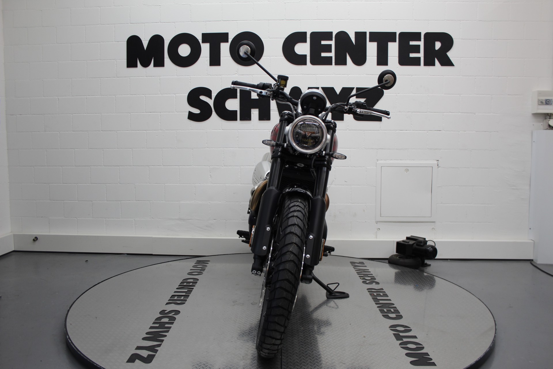 TRIUMPH Scrambler 1200 X-showroom-element-2
