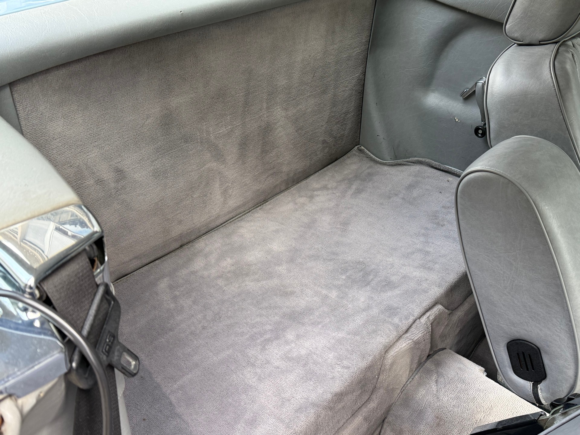 MERCEDES-BENZ 560-image-6