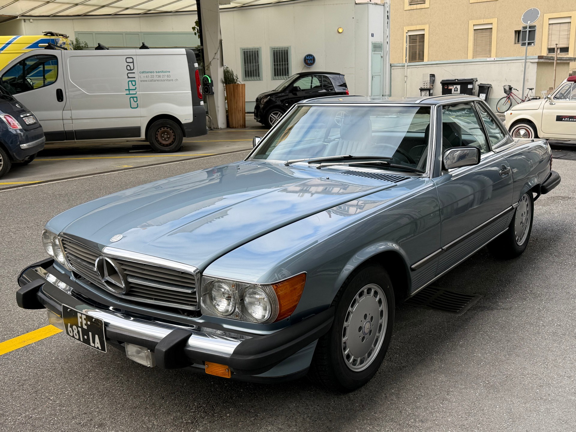 MERCEDES-BENZ 560-image-1
