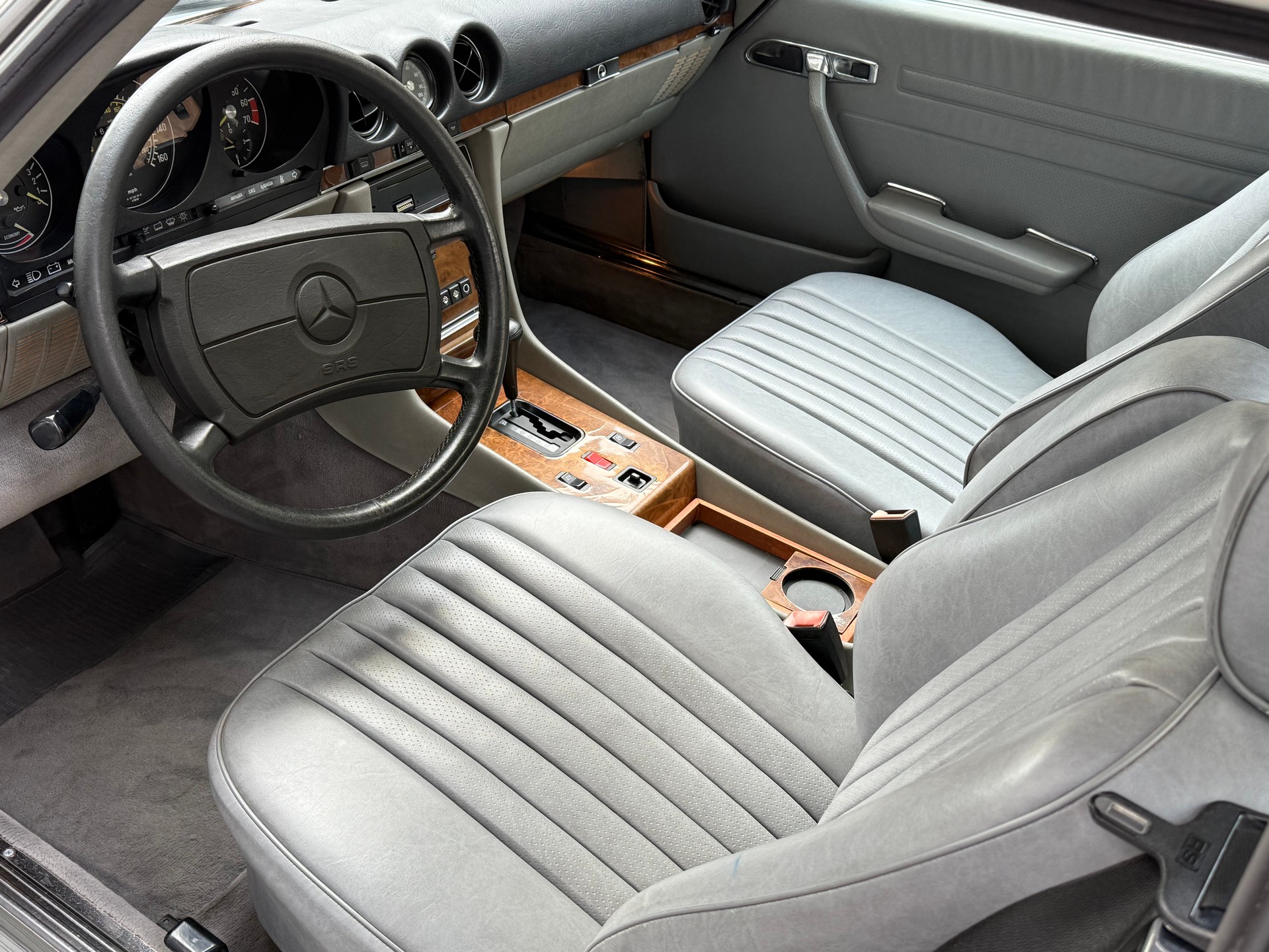 MERCEDES-BENZ 560-image-4