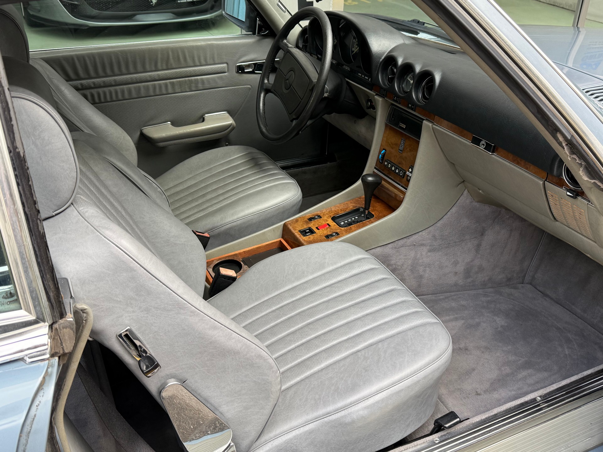 MERCEDES-BENZ 560-image-5