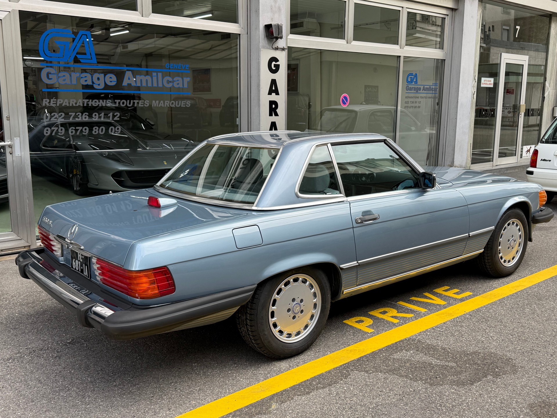 MERCEDES-BENZ 560-image-2