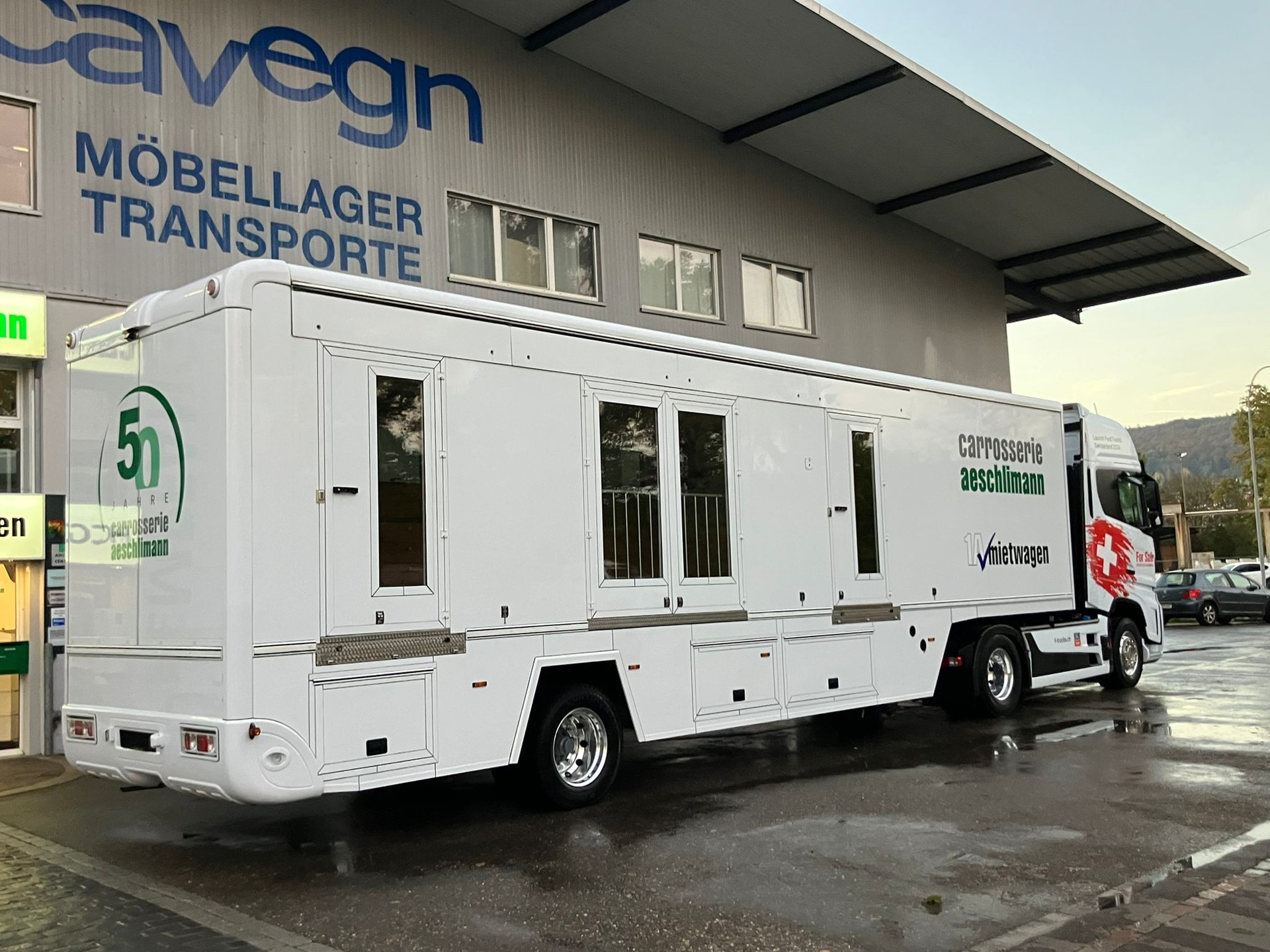 KRONE SE Interhorse Bürocontainer-showroom-element-1
