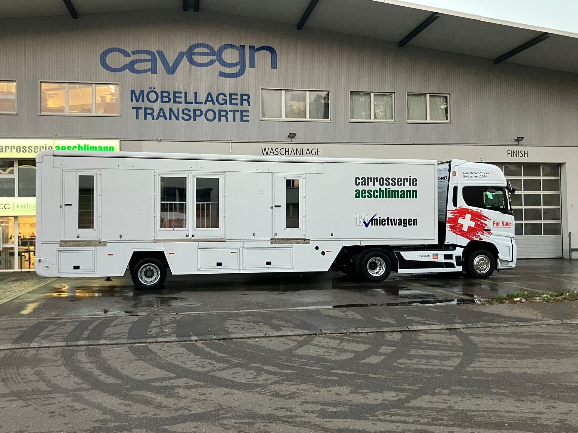 KRONE SE Interhorse Bürocontainer-showroom-element-2