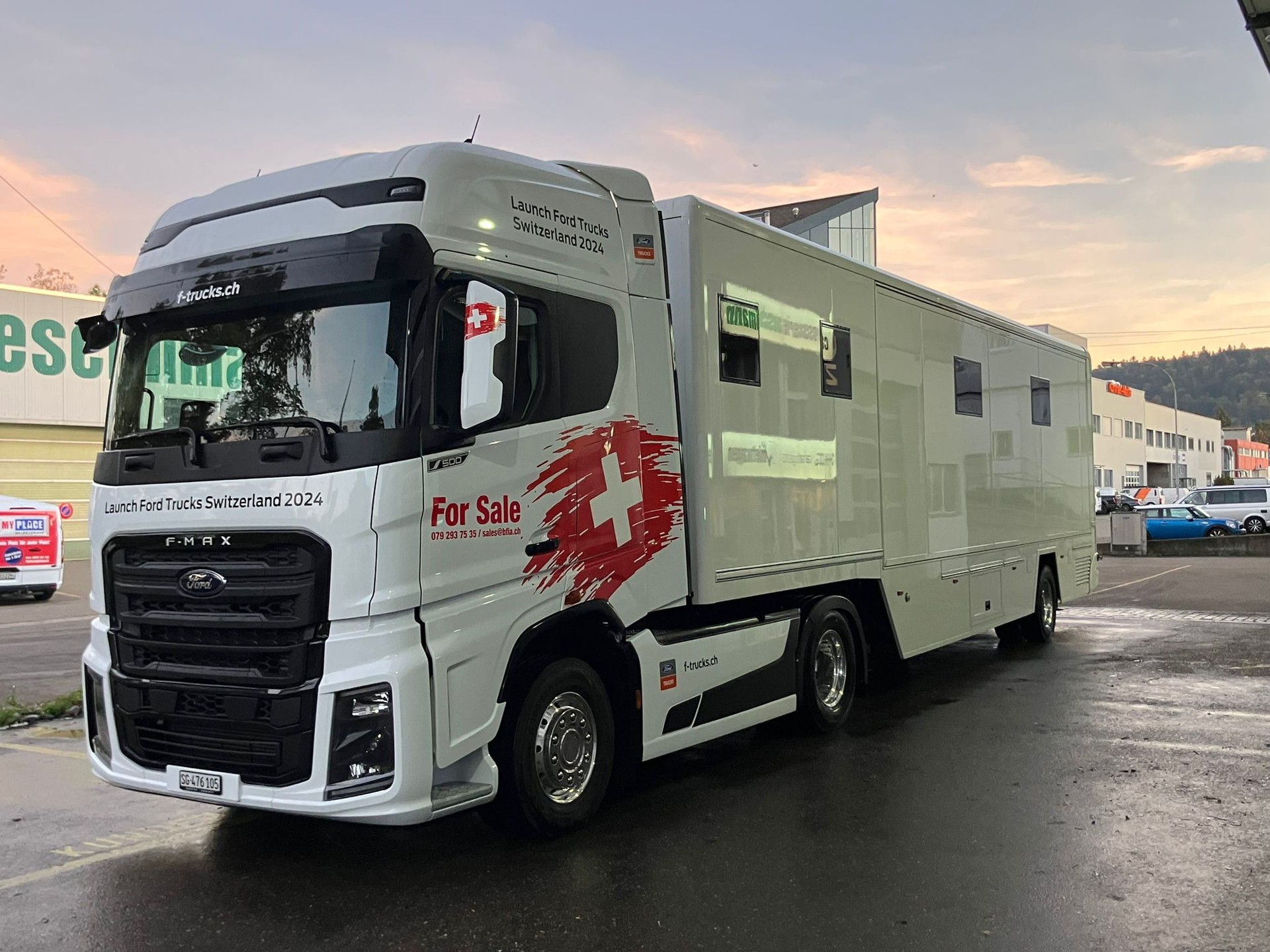 KRONE SE Interhorse Bürocontainer-showroom-element-3