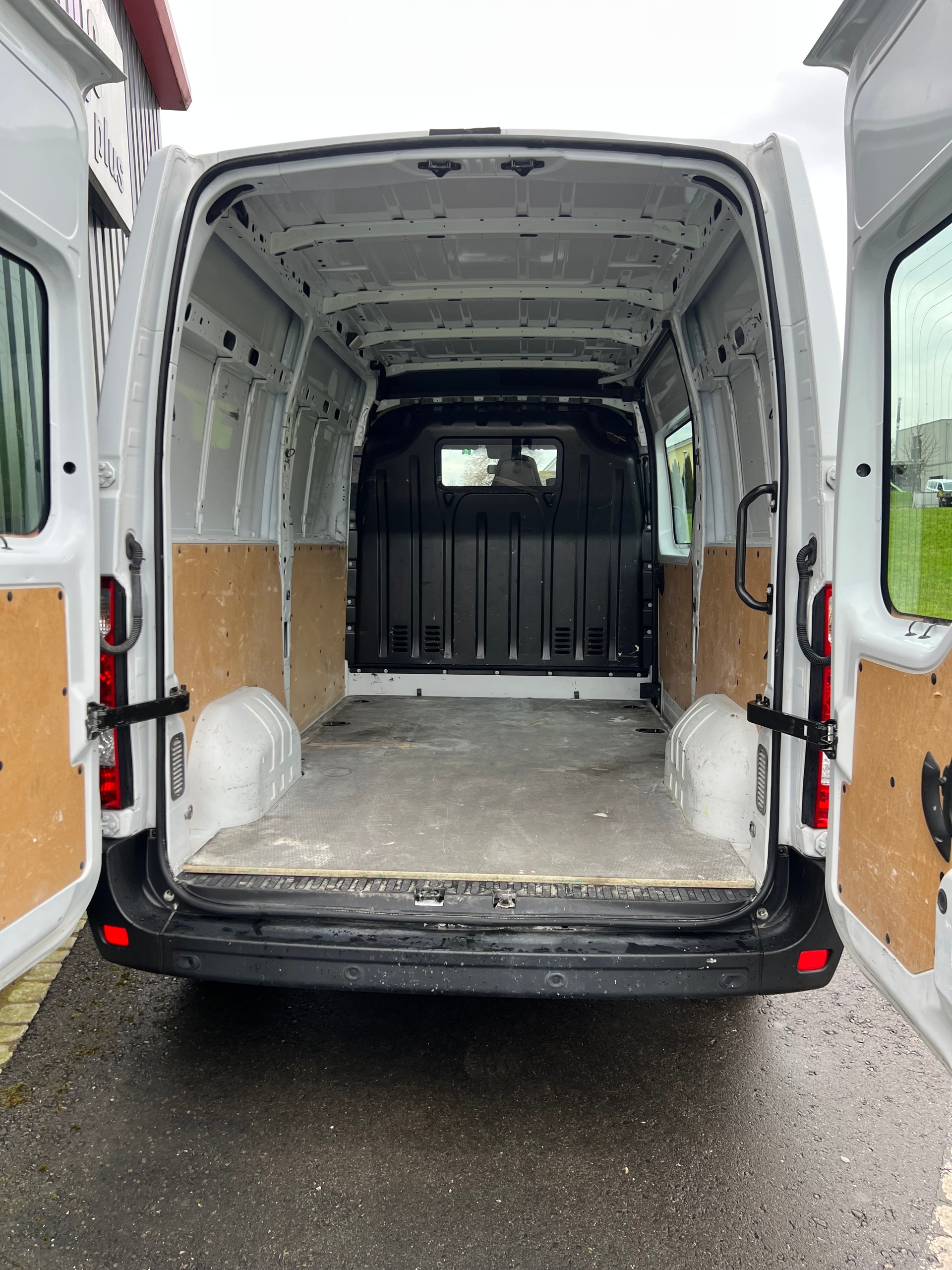 RENAULT Master T35 ENERGY 2.3dCi 150 L2H2-image-7