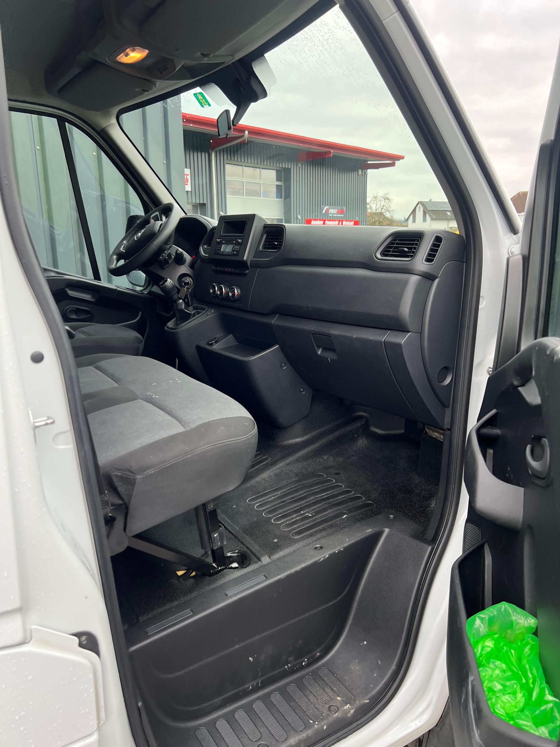 RENAULT Master T35 ENERGY 2.3dCi 150 L2H2-image-8