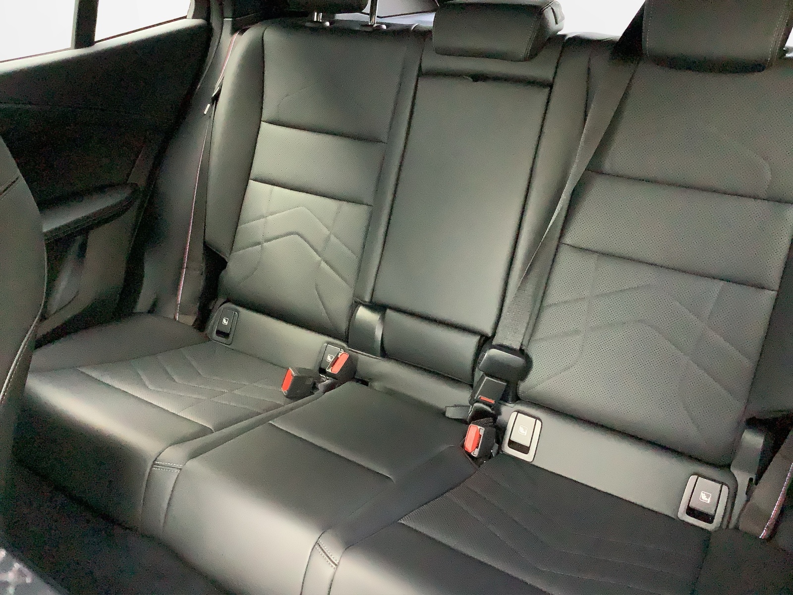 BMW iX2 xDrive 30 M Sport Pro-image-19