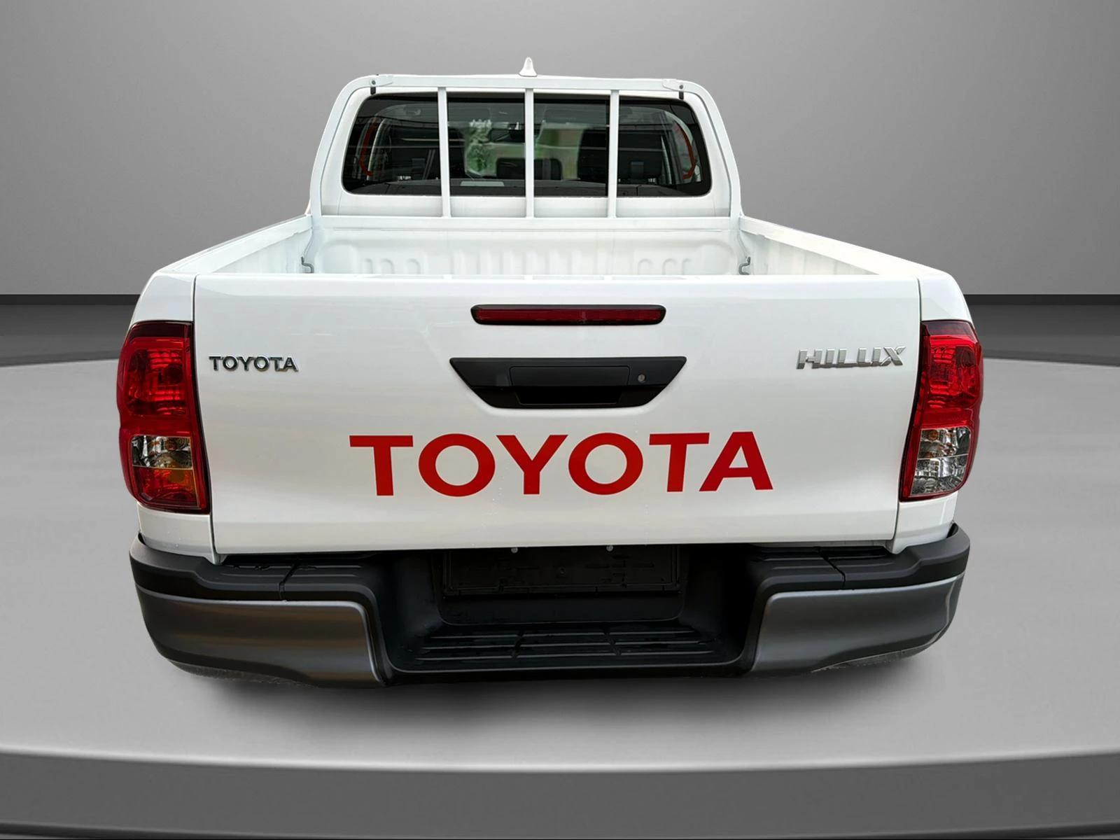 TOYOTA Hilux Double Cab.-Pick-up 2.4 D-4D 150 Comfort-image-8