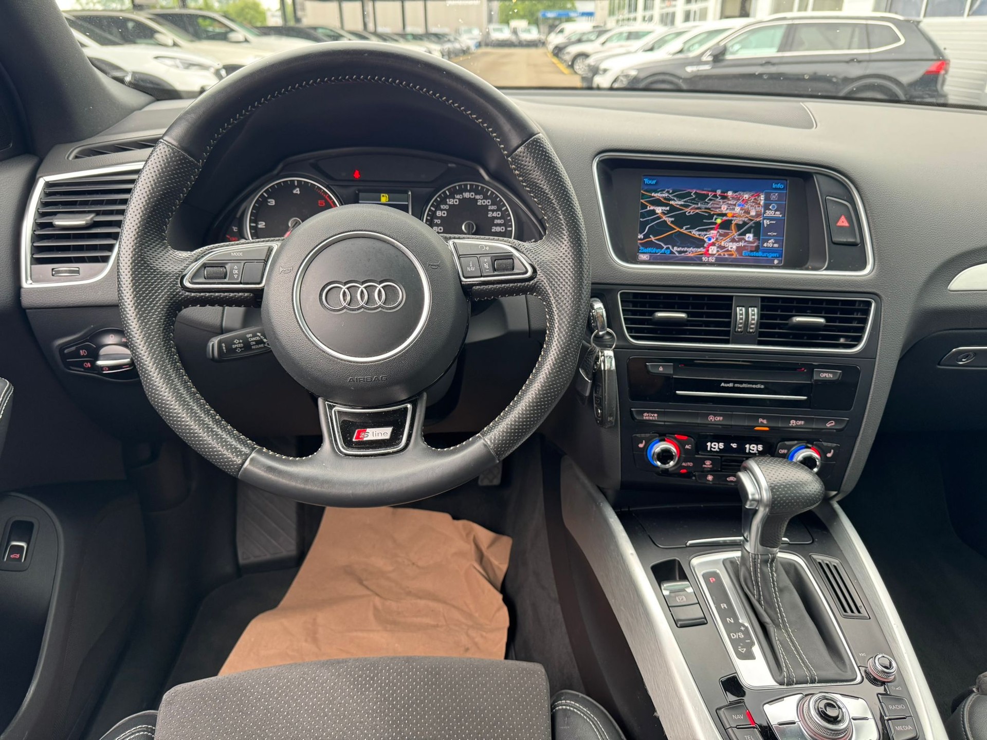 AUDI Q5 2.0 TDI quattro S-tronic-image-13