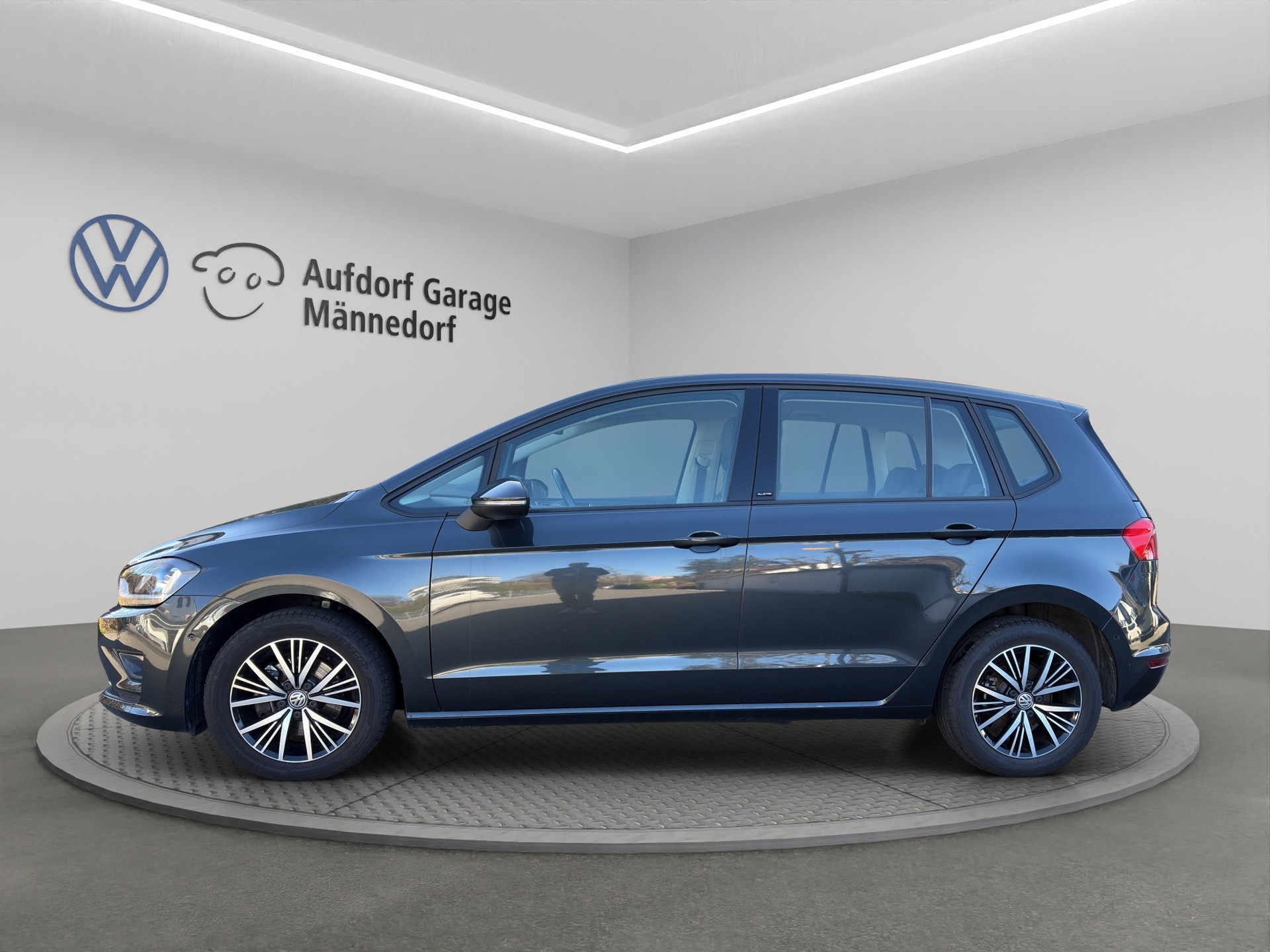 VW Golf Sportsvan 1.4 TSI Allstar DSG-image-2