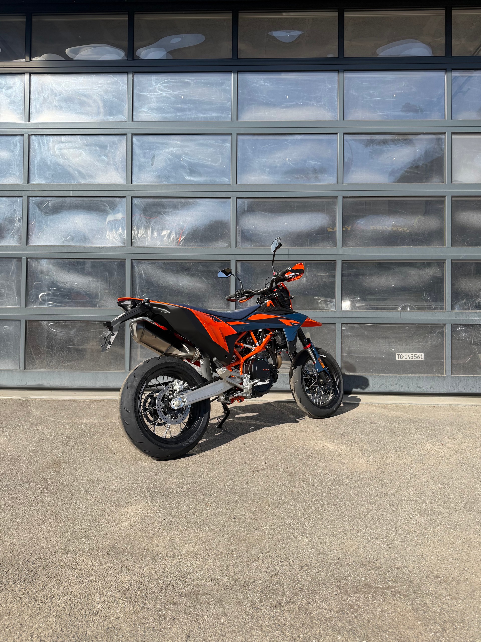 KTM 690 SMC R 2026-image-3