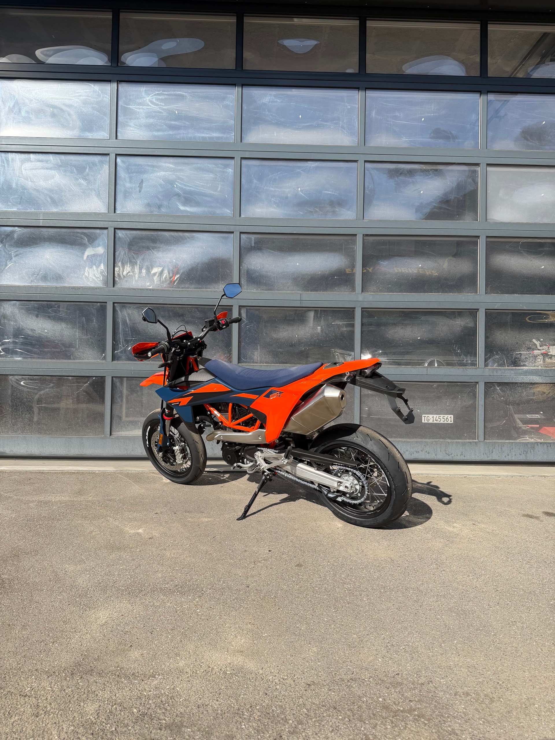 KTM 690 SMC R 2026-image-2