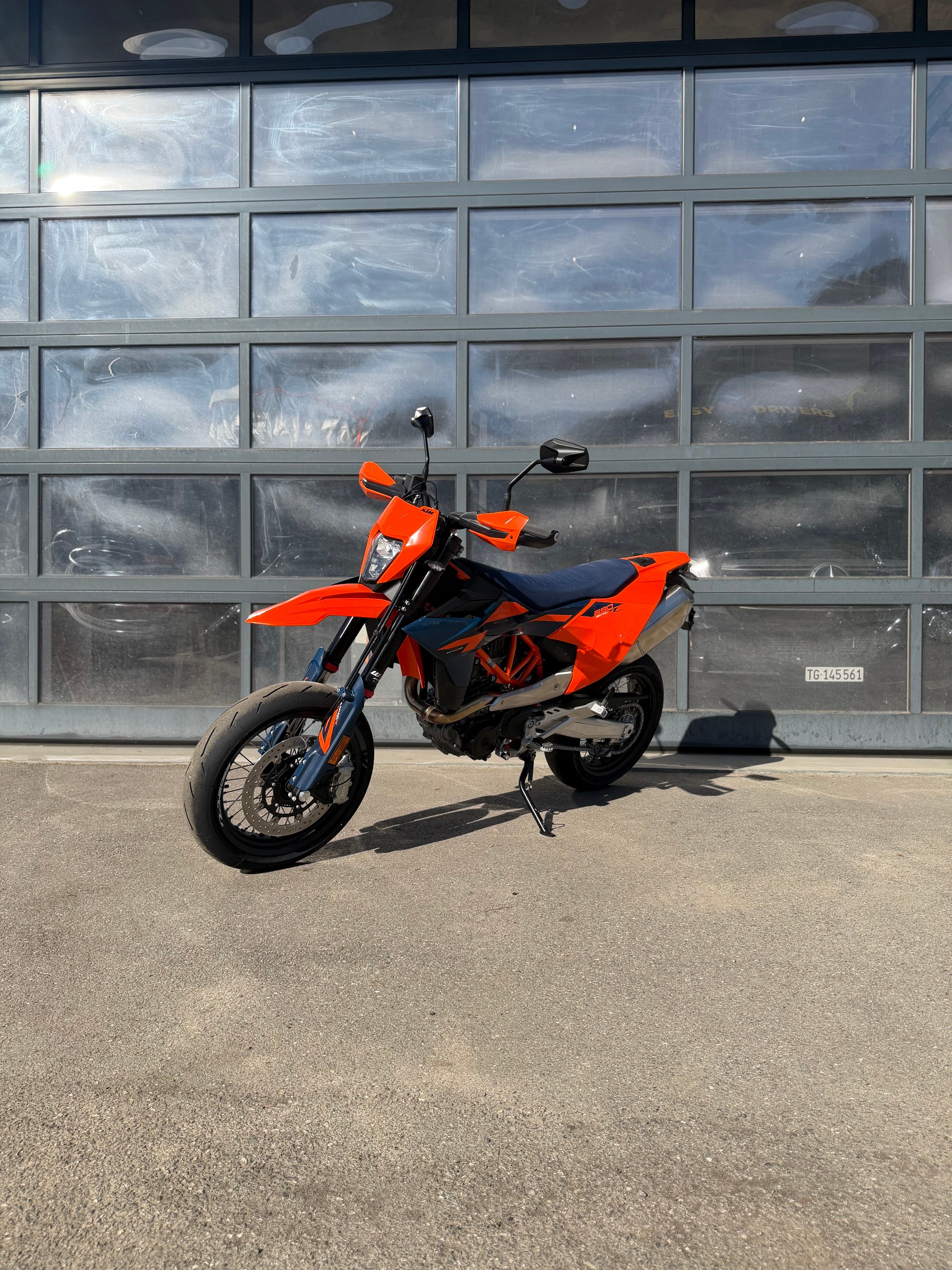 KTM 690 SMC R 2026-image-1