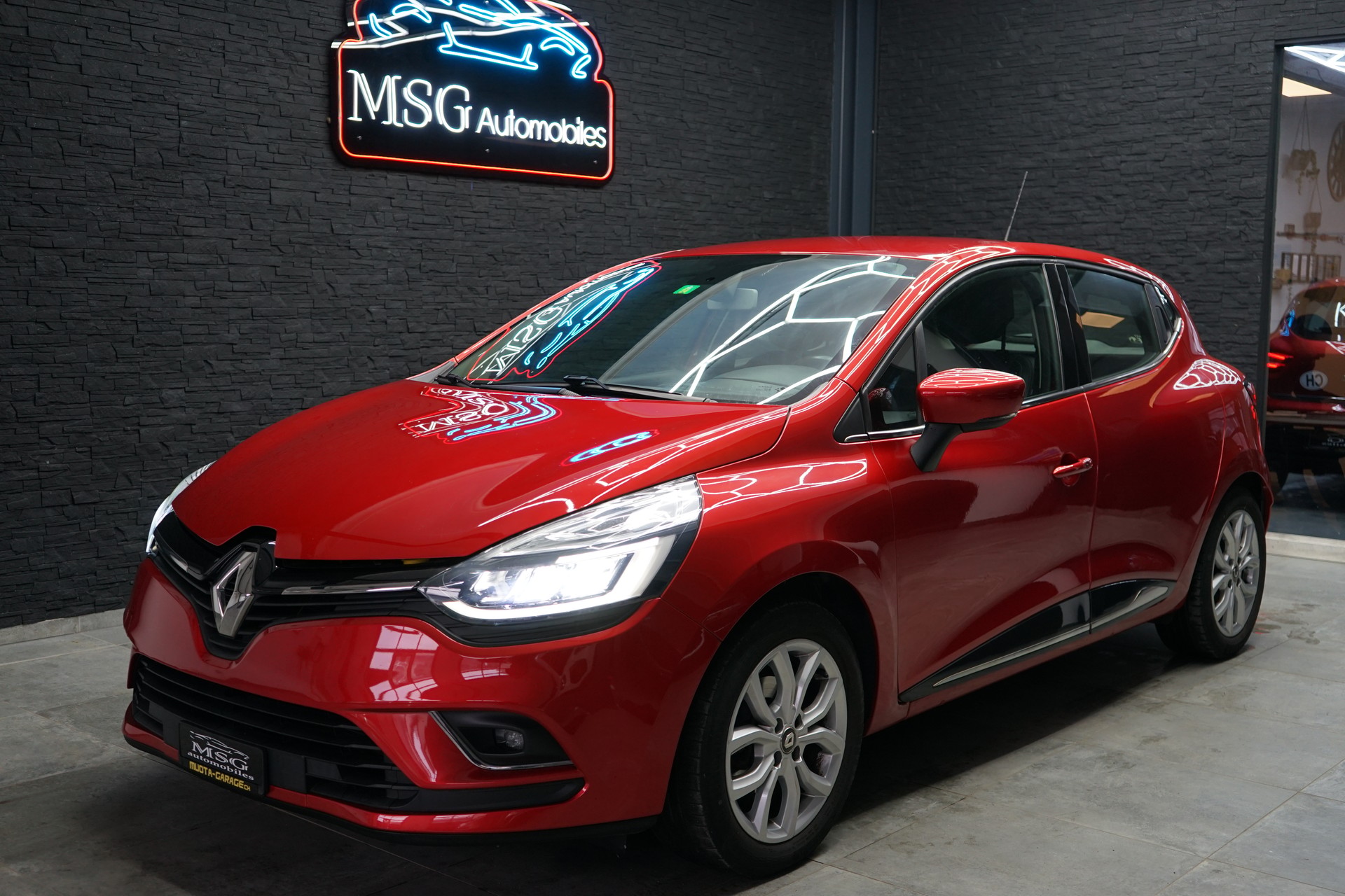 RENAULT Clio 1.2 16V T Intens-image-0