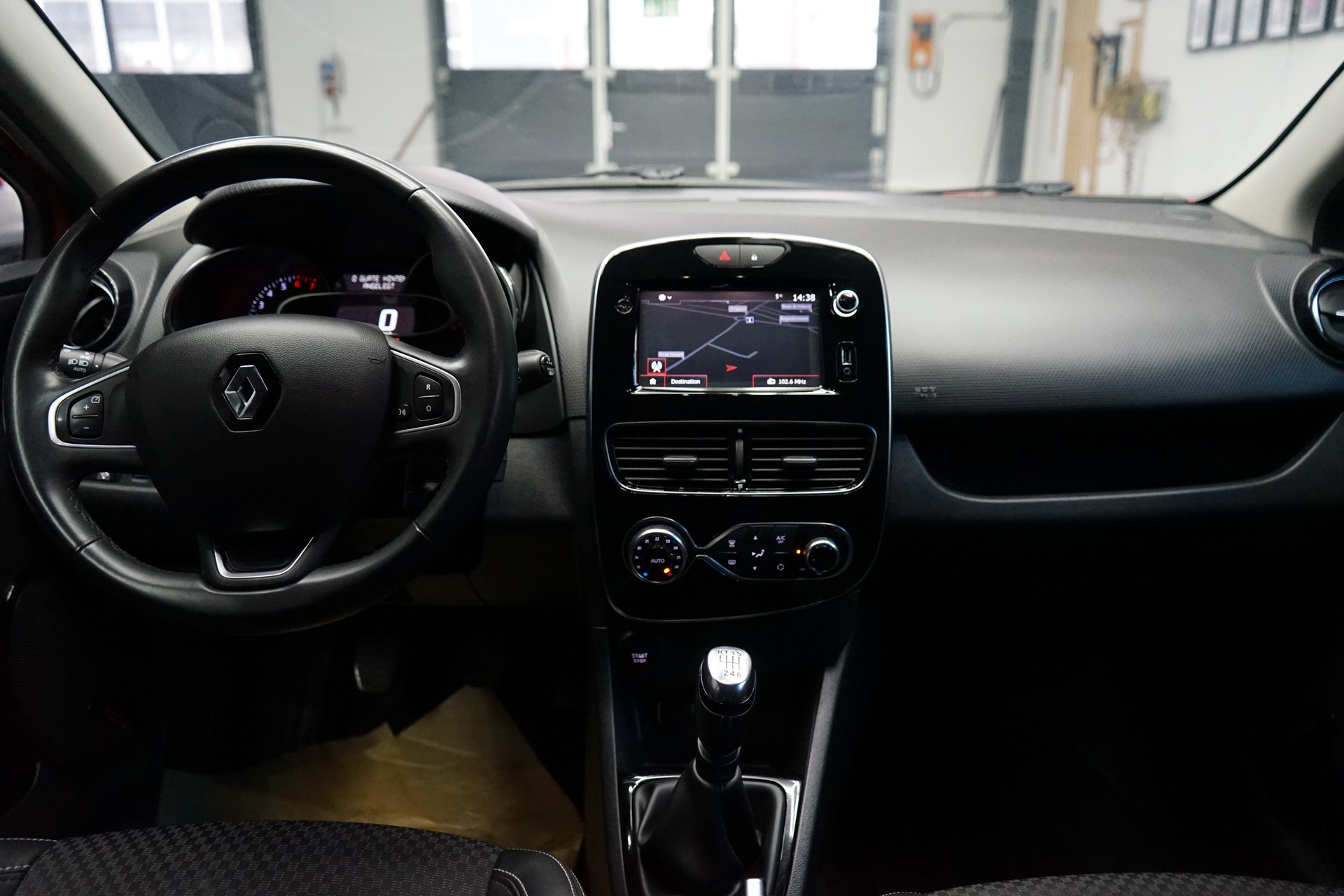 RENAULT Clio 1.2 16V T Intens-image-7