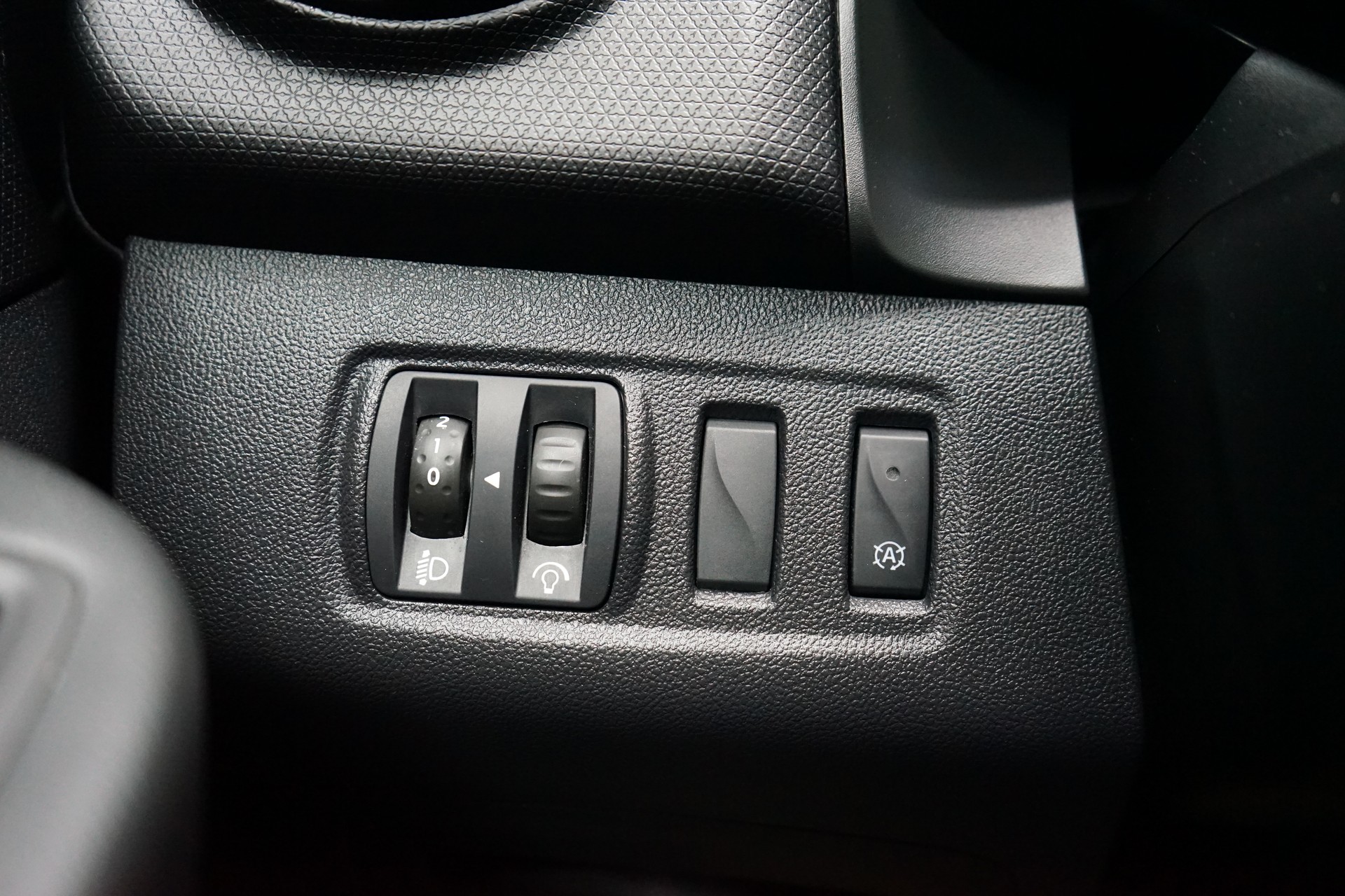 RENAULT Clio 1.2 16V T Intens-image-18