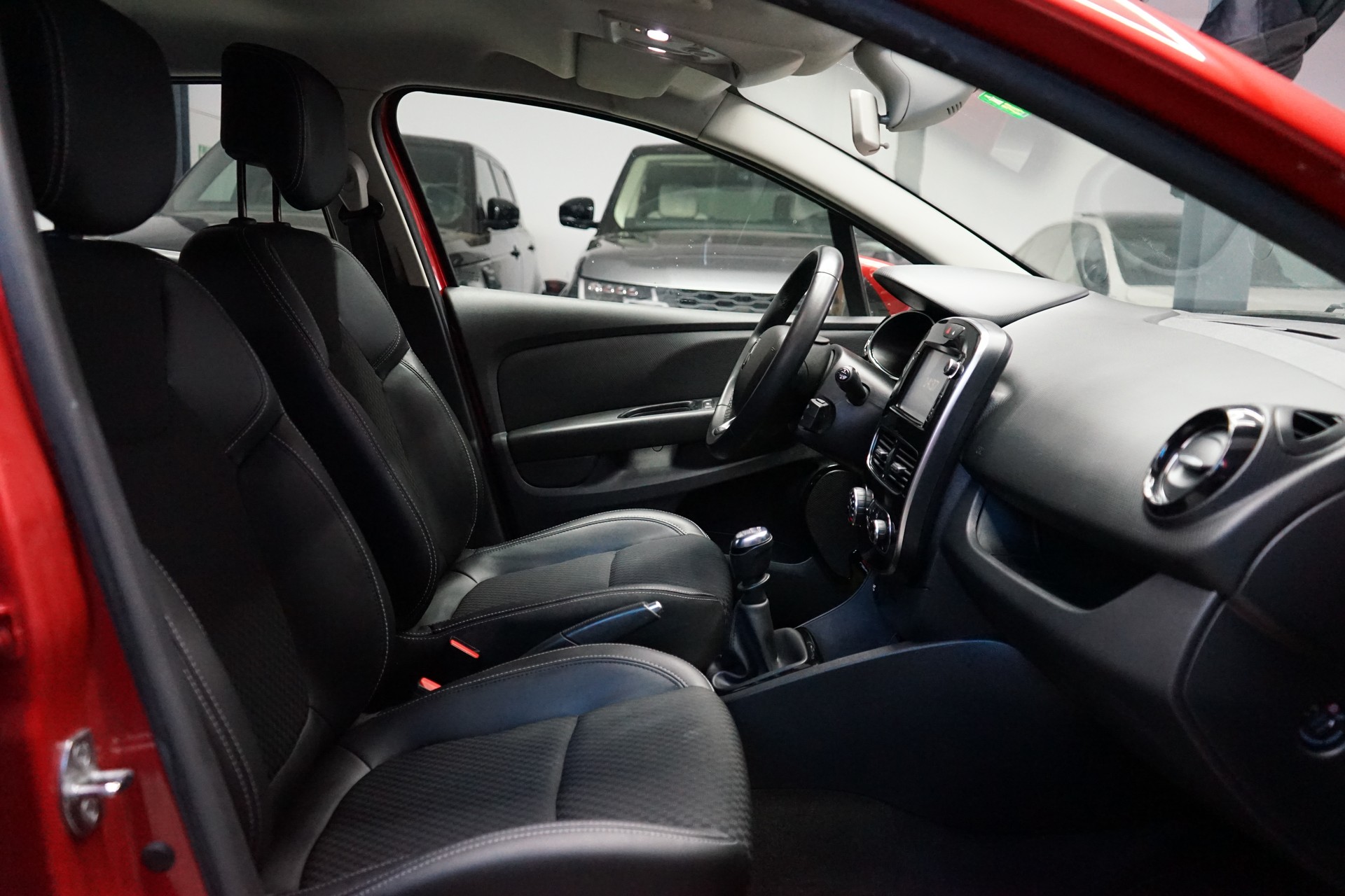 RENAULT Clio 1.2 16V T Intens-image-5