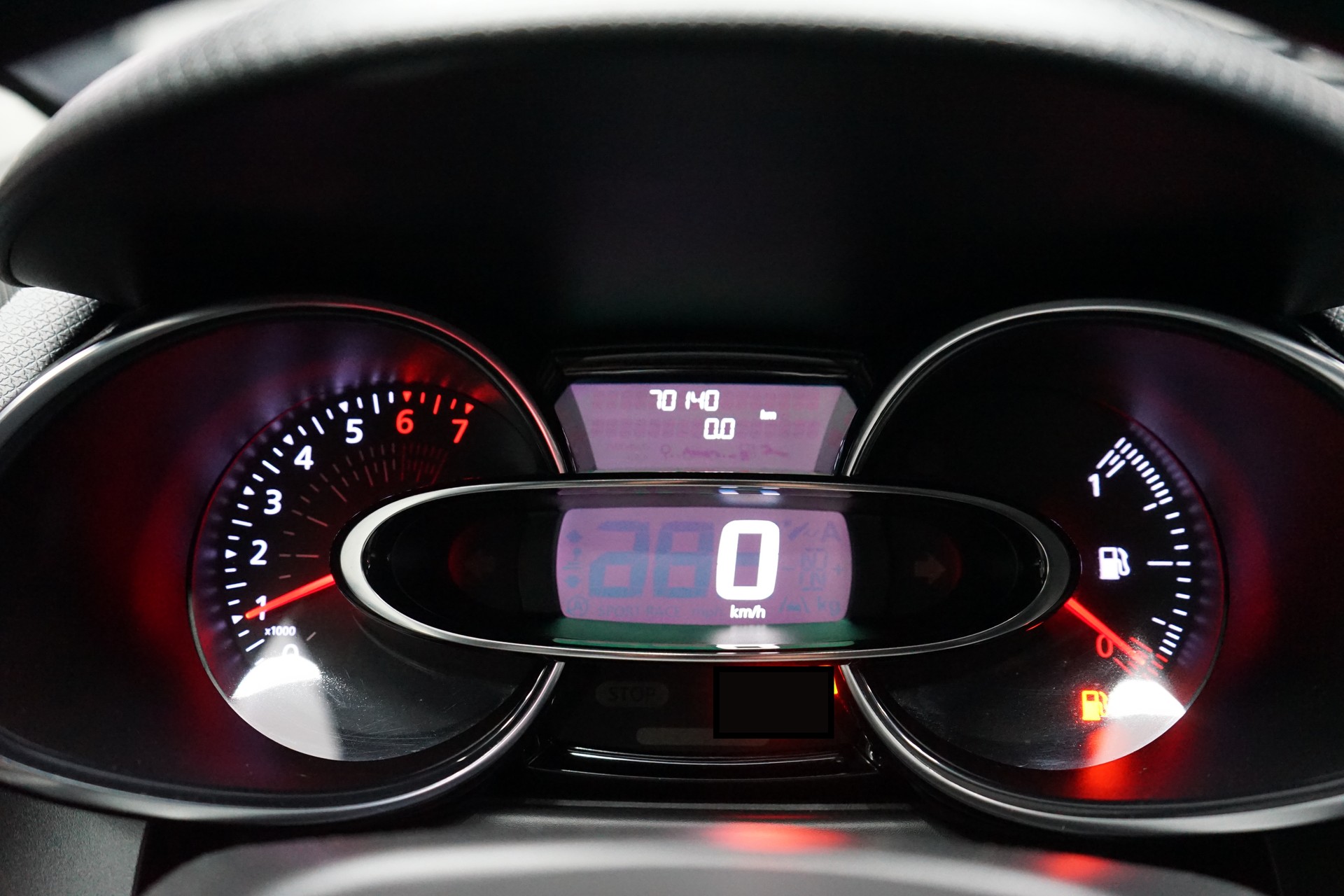 RENAULT Clio 1.2 16V T Intens-image-11