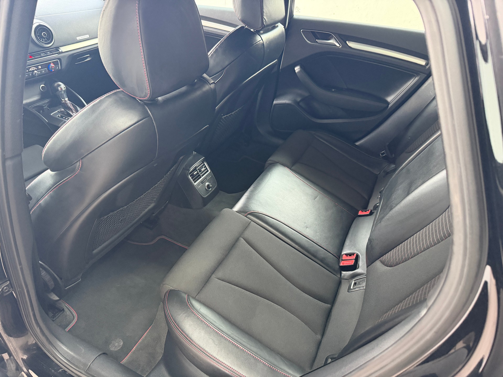 AUDI S3 Sportback 2.0 TFSI quattro S-tronic-image-10