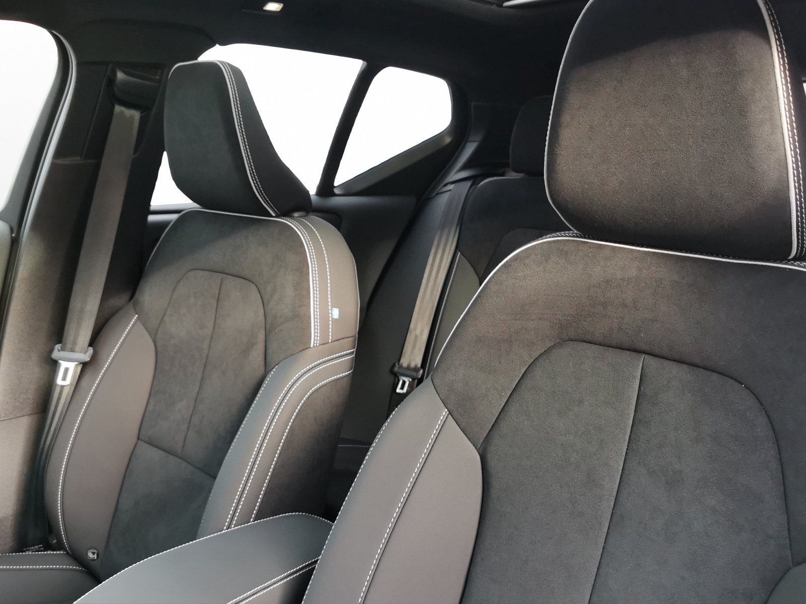 VOLVO EX40 Twin XCENTRIC Edition AWD-image-13