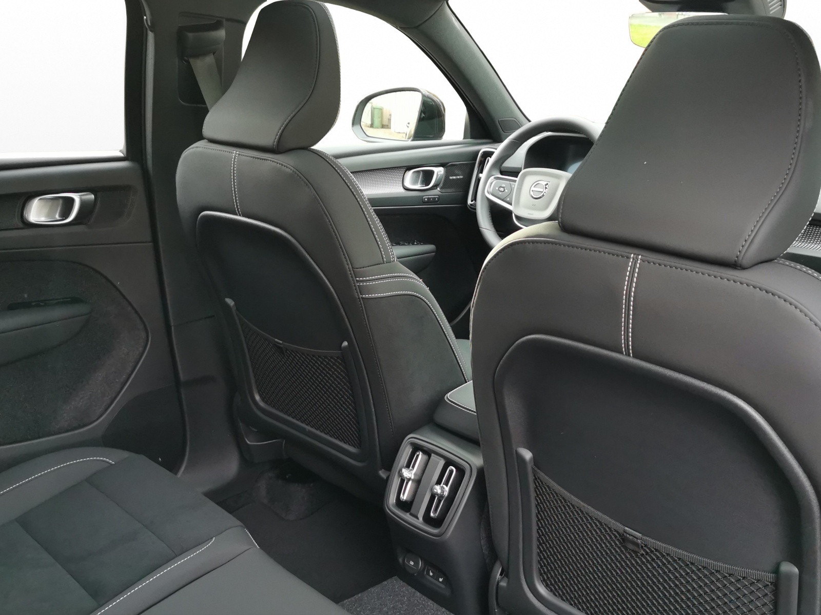 VOLVO EX40 Twin XCENTRIC Edition AWD-image-14