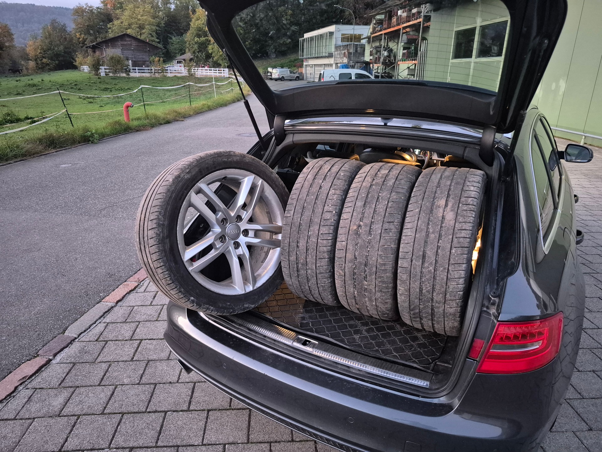 AUDI A4 Avant 3.0 TDI quattro S-tronic-image-6