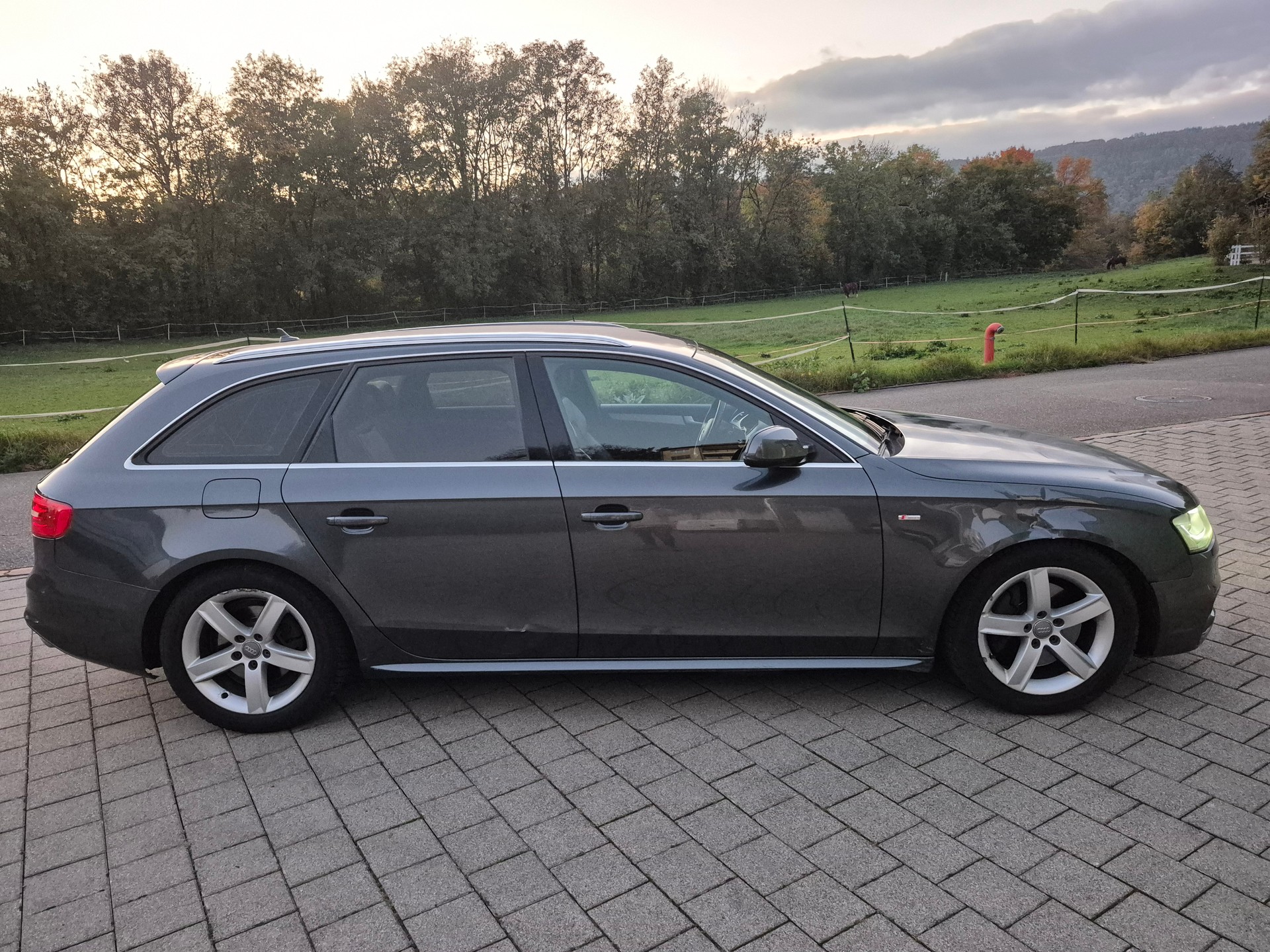 AUDI A4 Avant 3.0 TDI quattro S-tronic-image-2