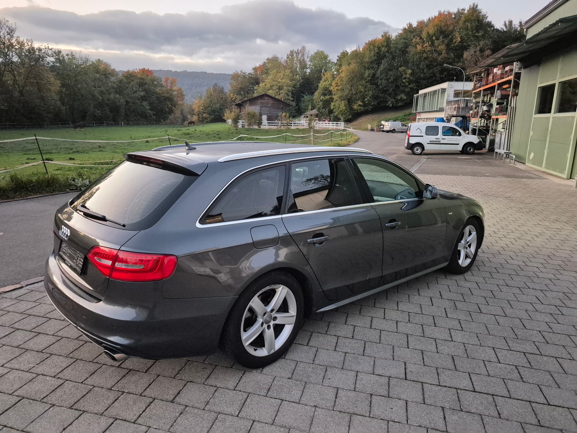 AUDI A4 Avant 3.0 TDI quattro S-tronic-image-4