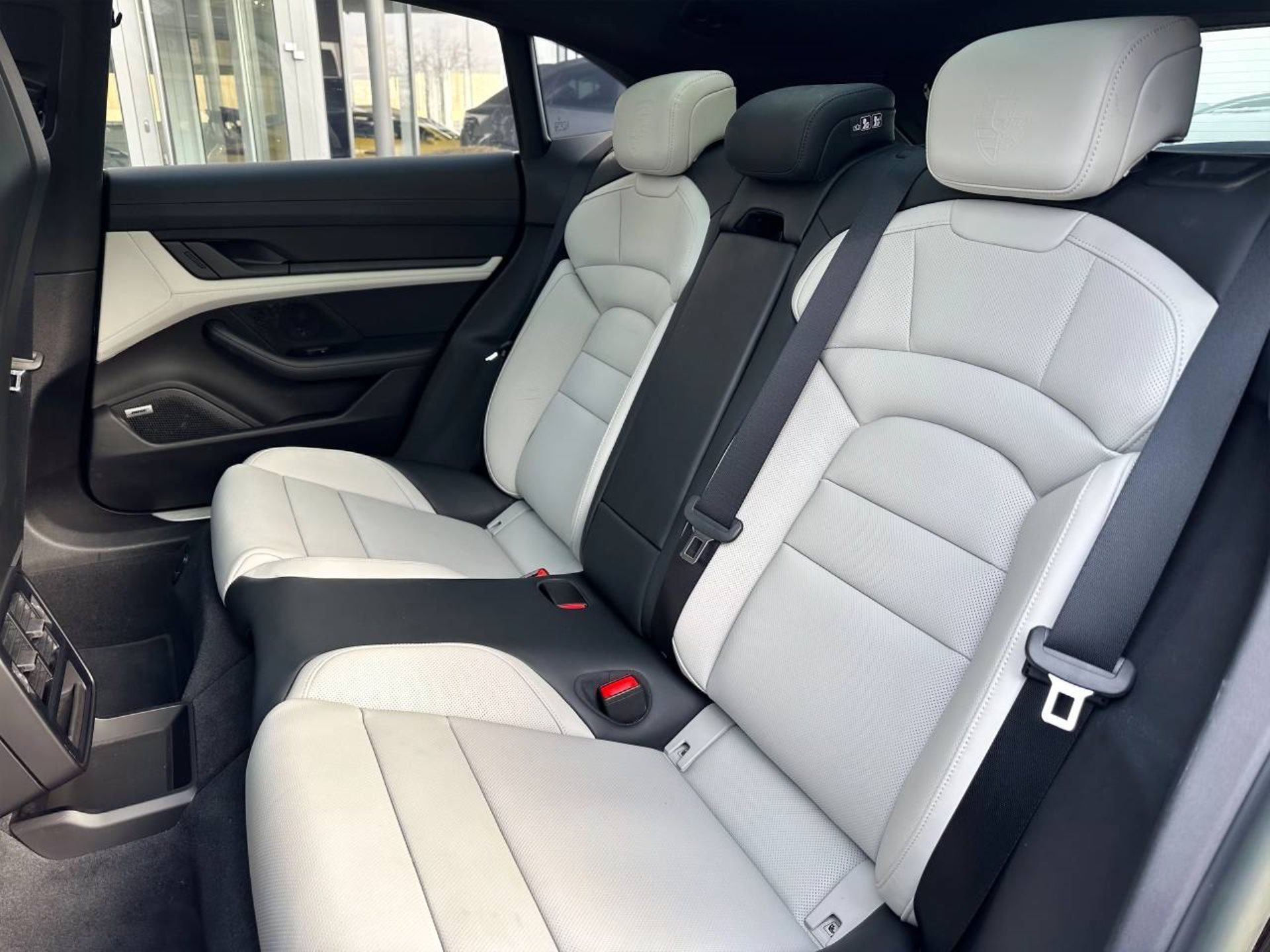 PORSCHE Taycan 4S Sport Turismo-image-23